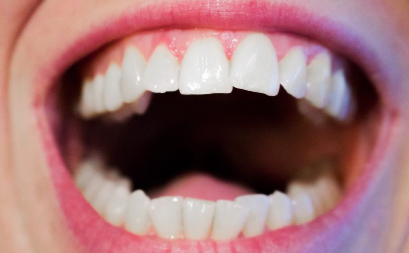 Aktualna technologia używana w salonach stomatologii estetycznej może spowodować, że odbierzemy śliczny uśmiech.
